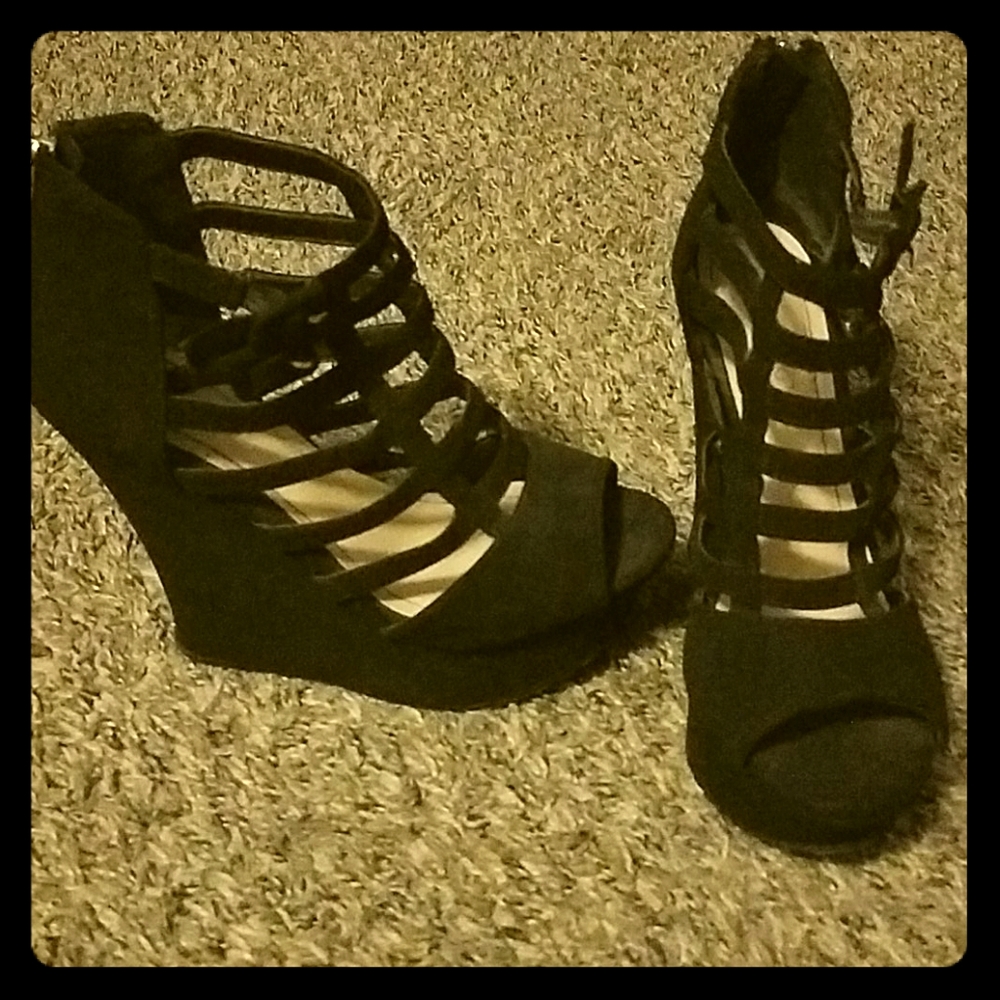 Strappy heels!